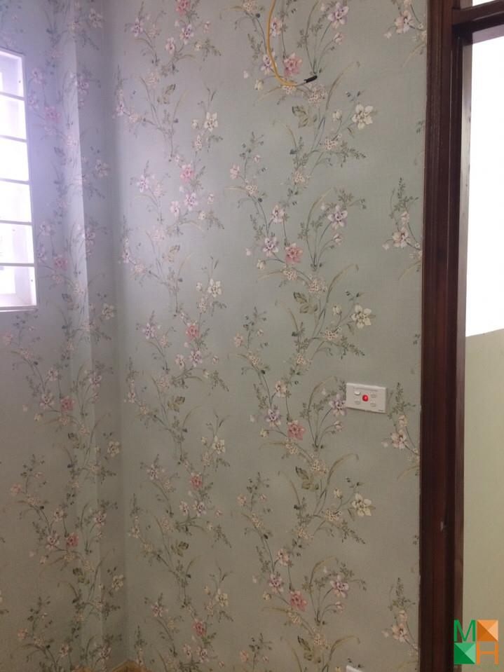 thi-cong-giay-dan-tuong-hoa-la-mau-xanh (7)